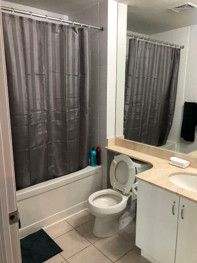 Executive 1 Bedroom Condo sleeps 4 Toronto Buitenkant foto