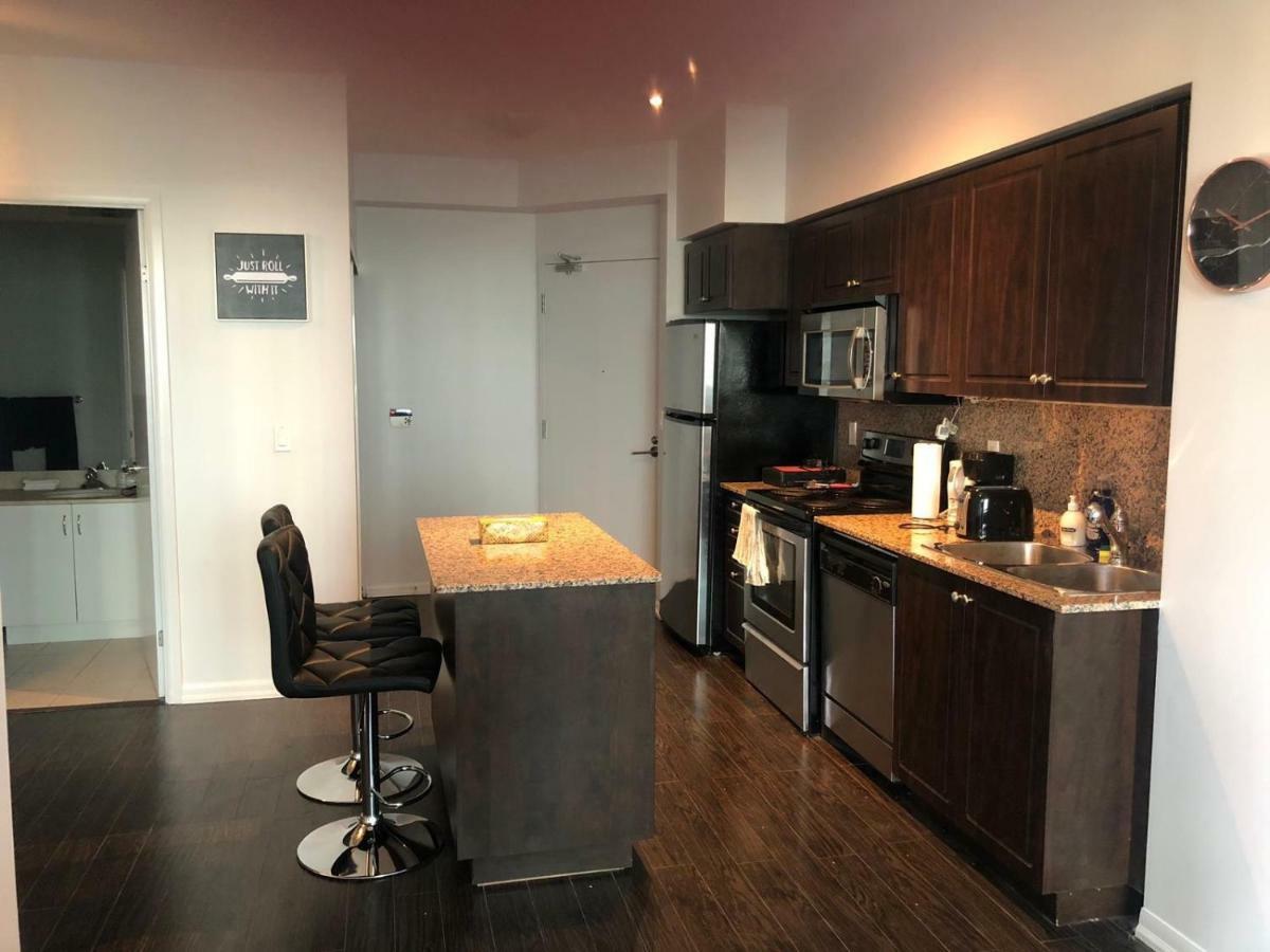 Executive 1 Bedroom Condo sleeps 4 Toronto Buitenkant foto